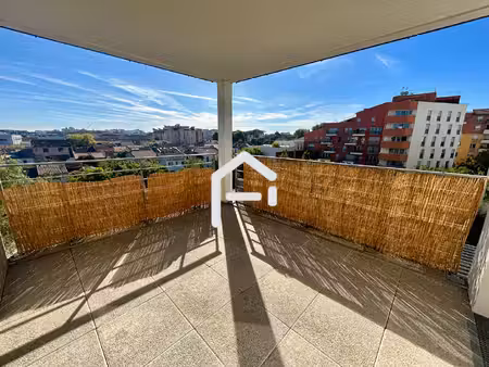 a louer : t3 de 60 m² avec balcon et parking à toulouse