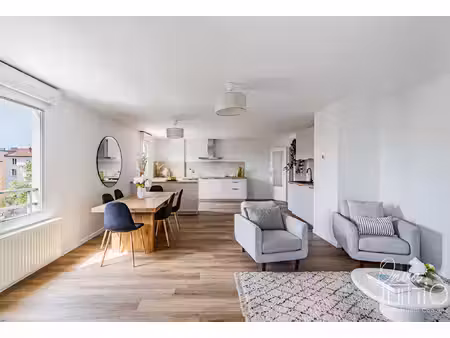 reconnaissance balzac / montchat - lumineux t6 de 140m² avec vue dégagée