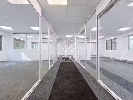 à deux pas du centre d'ecully  au rez de chaussez  bureaux de 120 m2  lumineux  climatisés