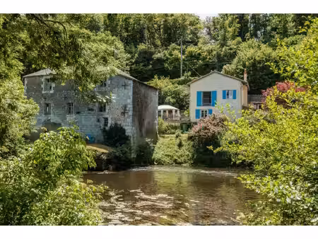 maison au bord de l'eau  avec son moulin et ses dépendances