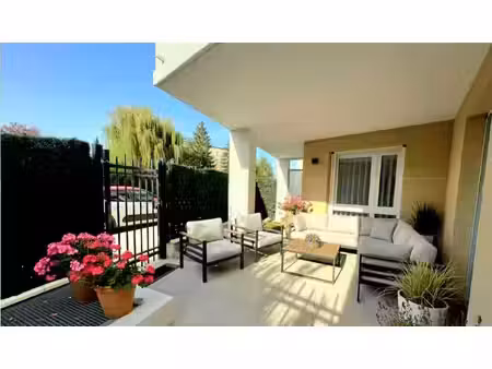 appartement haut de gamme avec grande terrasse privee