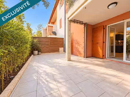 la fare-les-oliviers – t2 centre-ville – terrasse 30 m² – parking privatif