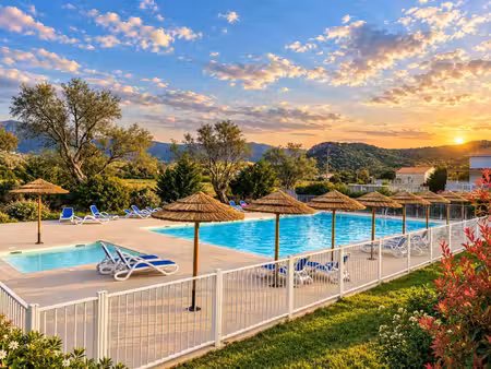 le charme d’un appartement  le privilège d’une résidence avec piscine.