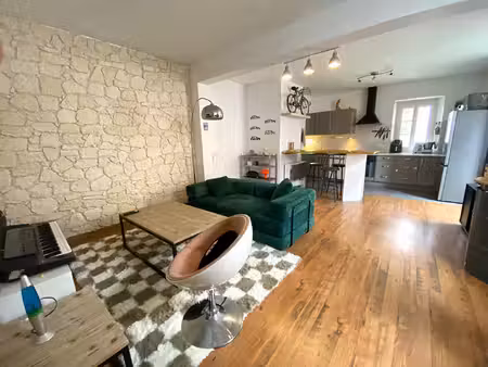 pau - centre-ville : appartement t3 rénové avec terrasse de 26 m²
