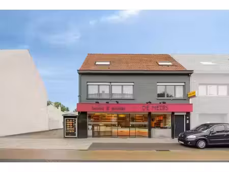 handelspand met woonst  6 slpk  in wildert centrum te koop