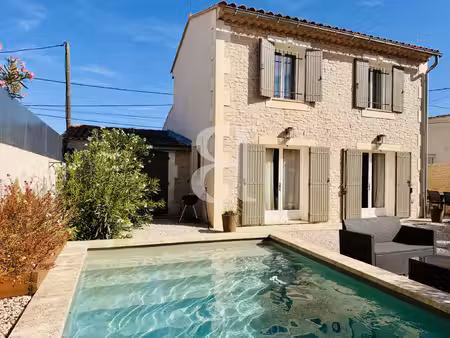 superbe maison en pierre proche du centre de saint rémy de prov