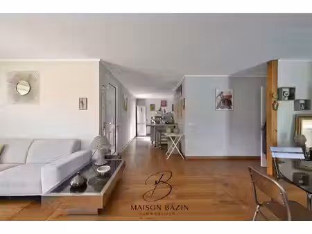 bernis maison de plain-pied avec piscine et panneaux solair