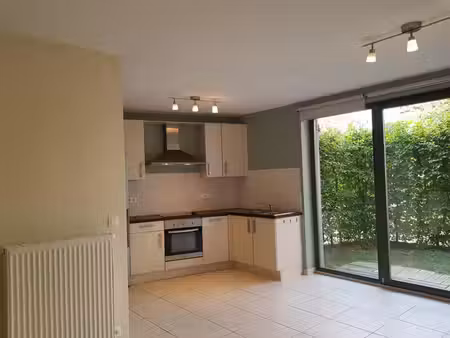 a louer  bel appartement 2 chambres avec jardinet à lln