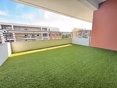 t3 renove barriere de paris + parking sous-sol