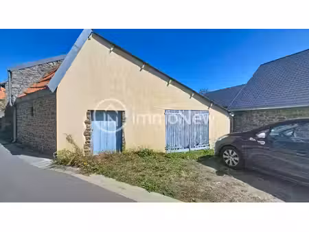 terrain de 233m2 avec batiment - potentiel habitation