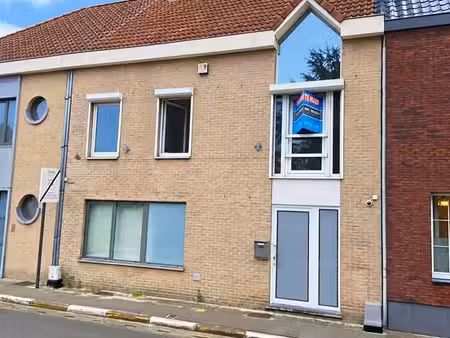 ruime woning met 3 slaapkamers  bureau  tuin en staanplaats