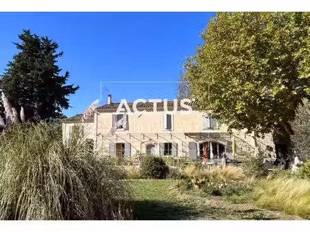 propriété de caractère entre alpilles et lubéron