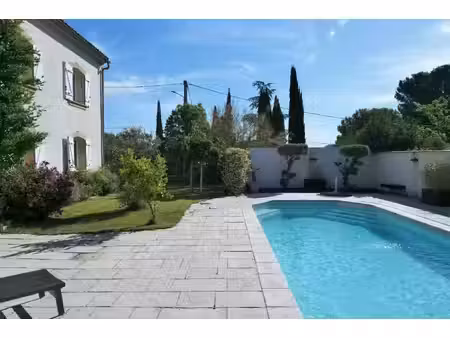 grande villa familiale avec piscine à lamanon