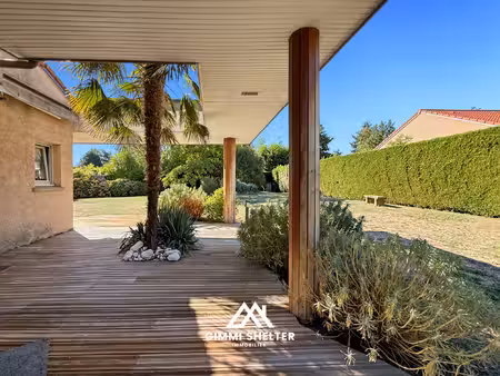 villa avec un cadre de vie unique à saint-genest-l'enfant (m