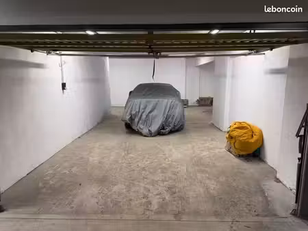 grand garage fermé 78 m² avec edf