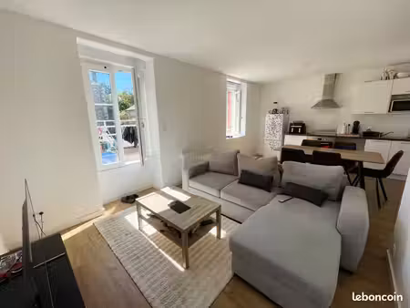 à louer – beau t3 rénové de 53 m² avec balcon – martigné-ferchaud centre