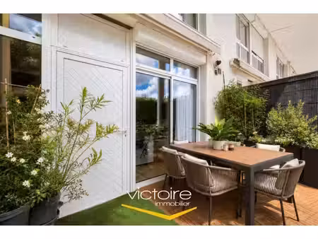 lyon 3 coeur de montchat  proximité place du château. lumineux t4 en duplex avec extérieur