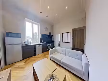 location meublée appartement 2 pièces 33 m² à la tour-de-salvagny (69890)  880 €