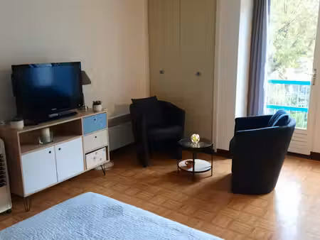 ref 0064 studio meuble rue des thermes centre ville