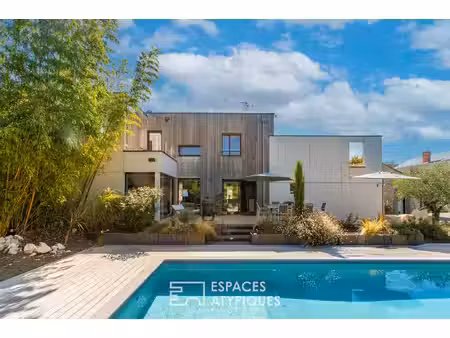 l'exception : belle maison bourgeoise et son extension contemporaine en coeur de ville
