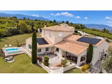 maison et piscine à vendre