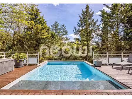 maison avec parc abore et piscine