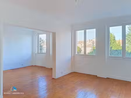 f3 bis avec garage et grand balcon - chamalieres