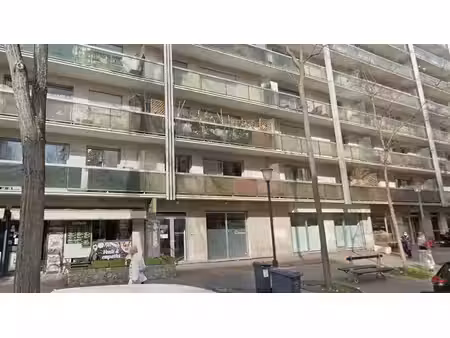 location commerce paris 75019 123m²