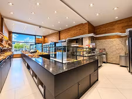 rez-de-chaussée commercial – idéalement situé – ±240 m²