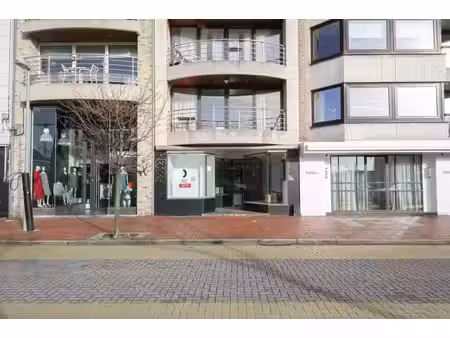 propriété commerciale à louer à un emplacement de choix d...