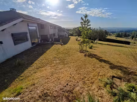 maison d'architecte rénovée  moins de 10 mins de renaison et moins de 25 mins de roanne  8