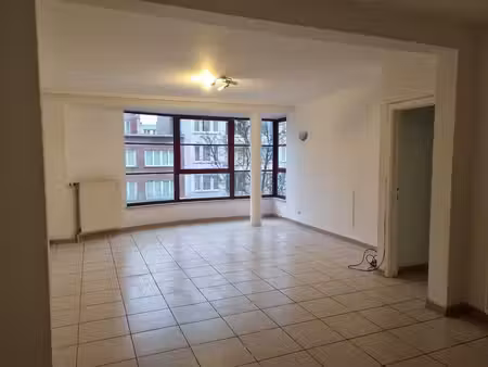 magnifique appartement 2ch rénové avec une grande terrass...