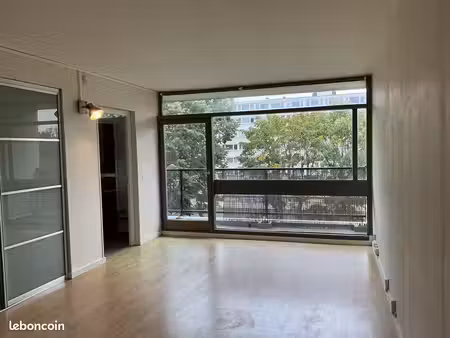 appartement t1 bis 43 m2  terrasse  cave  place de parking nominative  croix fermé à cheva