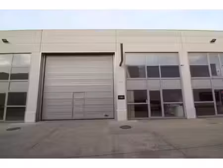 nette atelierruimte/opslagplaats op de grens roeselare/ho...