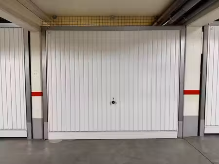 garage 1 voiture  dans une résidence sécurisée du centre.