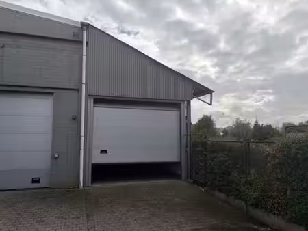 centraal gelegen garage/magazijn 67m2 met zolder 34m2