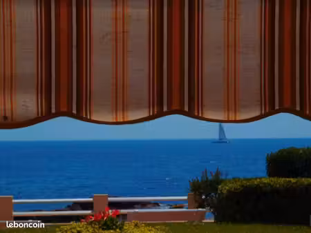 studio sur la mer  pieds dans l'eau