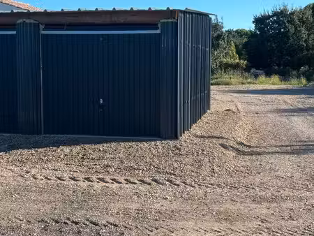 ? garage 18 m² propriété sécurisée 100e