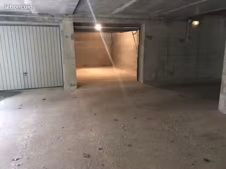location grand garage rare