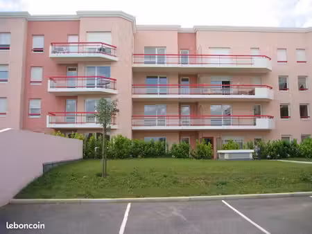 t1 toison d'or calme avec terrasse et jardin