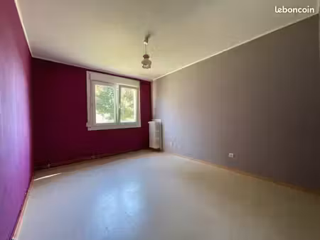t3 de 60m2 avec balcon  cave et parking