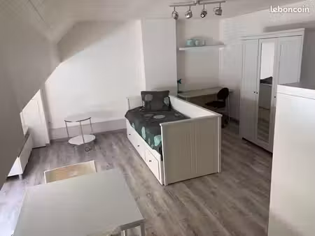 ? joli studio meublé de 24 m² – 550 charges comprises