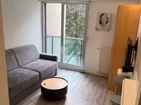 location studio buttes chaumont refait à neuf