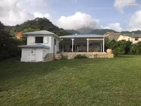 villa de standing de 120m² meublée avec piscine au à saint pierre ( martinique)