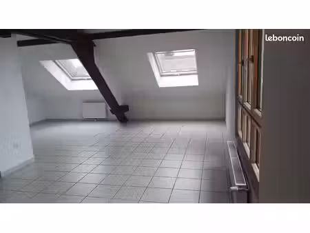 très bel f5 au 2ème et dernier étage d'un petit immeuble collectif à grandvillars