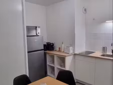à louer – f2 meublé 44m2 avec balcon  parking et cave – sens