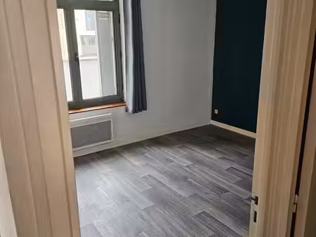 arras centre. loue f3 de 52 m2 au prix de 600+25 e de charges