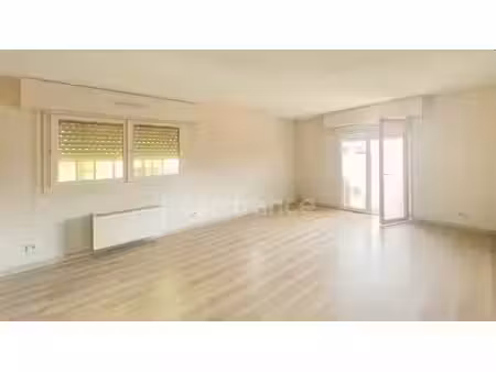 le haillan - spacieux t3 lumineux de 72 m² en rez-de-chaussée avec jardinet à jouissance e