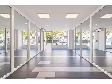 locéa - local commercial de 30m² avec vitrine - 13009 mazargues