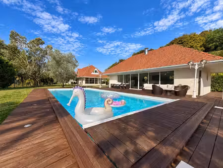 bizanos – maison contemporaine avec piscine  pool house et double garage
